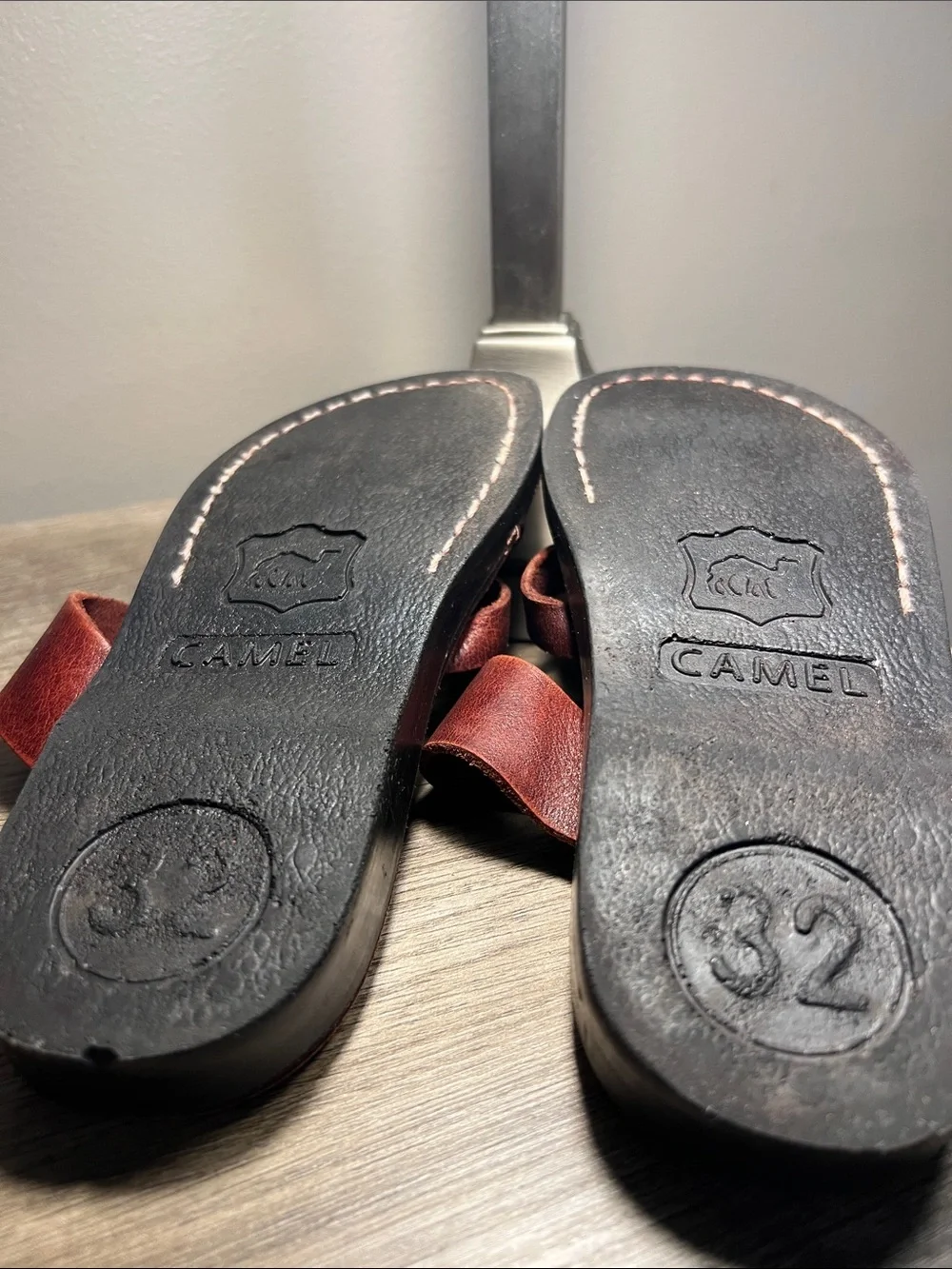 Camel Sandals KidsBrown Leather Slide Sandals—-stock (03)